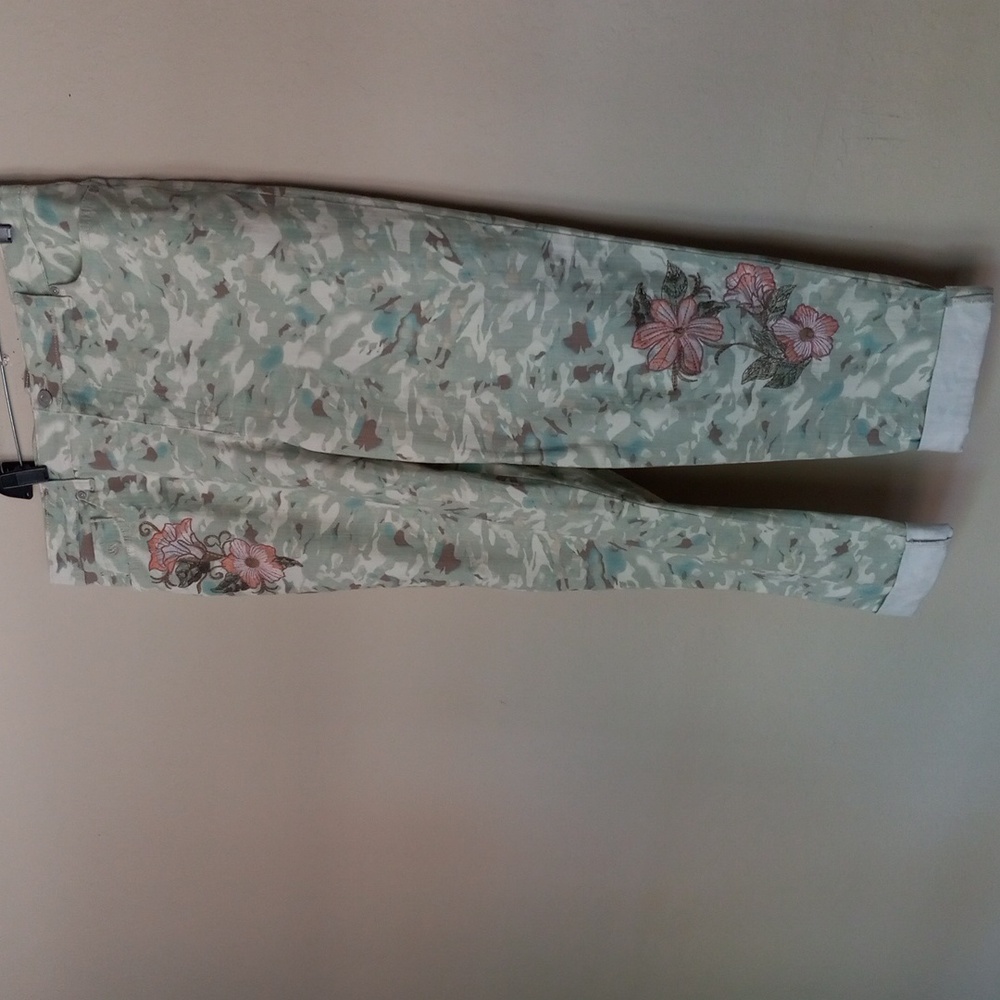 Gloria Vanderbilt Pants 18 Amanda Camouflage Embroidered Flowers Roll Cuff
